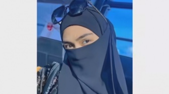 Ria Ricis dan Teuku Ryan Umrah Bareng, Netizen Malah Curiga: Gimmick?