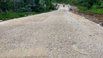 Jalan Cinyiru - Sigobang Lebak Rusak Lagi, Padahal Baru Dibangun