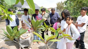 Ziarah ke Makam Ayahanda, Anies Teringat Pesan Jangan Takut Berjuang