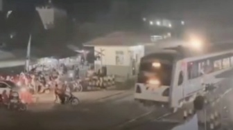 Viral Pemotor Tewas Tersambar Kereta Api di Deli Serdang Saat Malam Tahun Baru