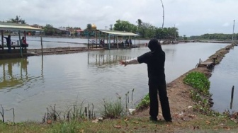 Mengisi Libur Tahun Baru Dengan Memancing Ikan Bandeng di Maros Baru