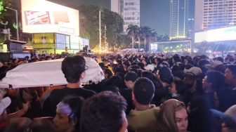 Heru Budi Ngaret Buka Acara, Pawai Jakarnaval Terjebak Keramaian Sebelum Melintas Bundaran HI
