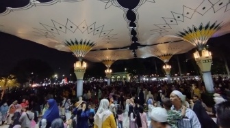 Masjid Raya Al-Azhom Jadi Destinasi yang Dikunjungi di Libur Tahun Baru