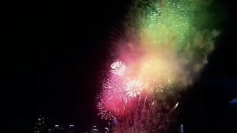 Meriahnya Perayaan Tahun Baru 2024 di Singapura dengan Pesta Kembang Api yang Menggila