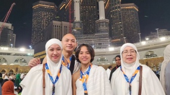 Ramai-ramai Selebriti Umrah Saat Momen Pergantian Tahun, Apa Sih Keutamaannya?