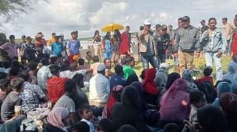Ribuan Warga Etnis Rohingya Mengungsi ke Perbatasan Myanmar-Bangladesh