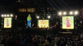 Meriahkan Tahun Baru dengan Gelar Giant Bottle Video Mapping serta Launching Label Desain Baru