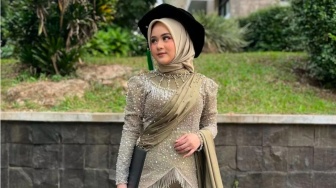 5 Tips Memilih Kebaya untuk Acara Wisuda, Nomer 3 Jangan Dilewatkan!