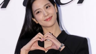 Vest Rajut Ala Korea Bakal Jadi Tren di 2024, Ini 5 Inspirasi OOTD Jisoo Blackpink