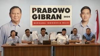 Gibran Bagi-bagi Susu Berujung Pemanggilan Bawaslu, TKN Melawan