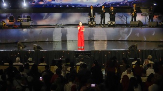 Suasana Konser Lilin Putih di Balai Sarbini, Semanggi, Jakarta, Rabu (3/1/2024). [Suara.com/Alfian Winanto]