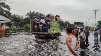 Banjir, Jalan Lintas Timur Sumatera Pelalawan Masih Terapkan Sistem Buka Tutup