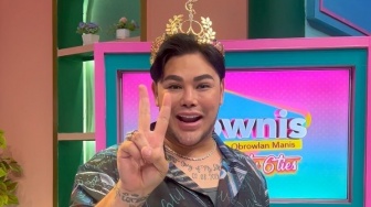 Ditegur Bergaya Perempuan, Ivan Gunawan Sentil Balik KPI Soal Artis Pria Tampil Pakai Headpiece di TV