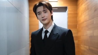 Lee Jong Suk Tanda Tangani Kontrak Eksklusif dengan Agensi Ace Factory