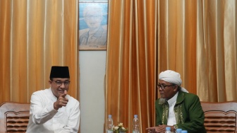 Anies Baswedan Dipuji: Baru Kali Ini Ada Capres Langsung Pimpin Sholawat Berjemaah