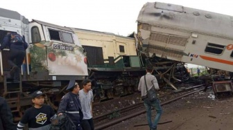 KA Turangga Jurusan Surabaya-Bandung Adu Banteng dengan Commuter Line