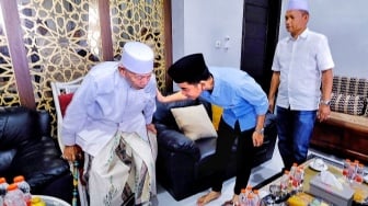 Gibran Dapat Sambutan Hangat Saat Sowan ke Ayip Thohir Cirebon, Minta Doa agar Urusan Dilancarkan