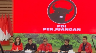 Tanggapan Nyeleneh Hasto PDIP Ditanya Soal Dinner Mewah Jokowi dan Prabowo: Biar Makin Kuat Blusukannya