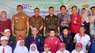 Tahun 2023, BRI Berikan Beasiswa ke Puluhan Siswa SD Berprestasi di Ciampea Bogor