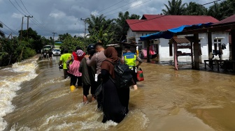 Banjir Riau: 6.467 Warga Terpaksa Mengungsi, Rokan Hilir Terbanyak