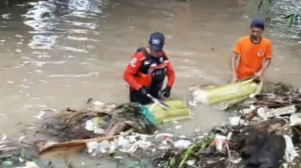 Balita yang Hilang Terseret Arus di Selokan Rajabasa Belum Ditemukan