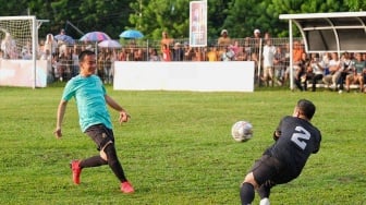 Momen Gibran Main Samsul Mini Soccer Bareng Raffi Ahmad di Maluku