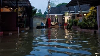 Banjir Kiriman Bogor Genangi Perumahan Orchird Garden Pamulang Tangsel