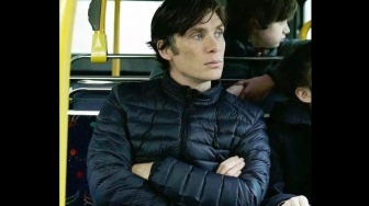 Cillian Murphy Raih Golden Globe Awards 2024, Selera Bermobilnya Mirip Oppenheimer?