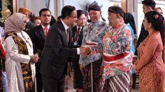 Anies Hadiri Resepsi Pernikahan Agung Anak Paku Alam X di Yogyakarta