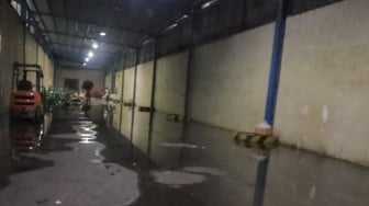 Penampakan Gudang Logistik KPU Kota Bekasi yang Terendam Banjir, Bagaimana Kondisi Surat Suara?