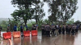 Warga Rempang Tolak Relokasi Dihadang Polisi Saat Protes di Pembagunan Rumah Contoh