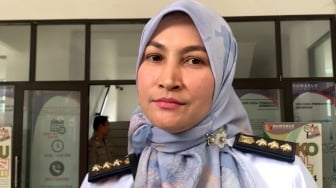 Ibu Camat Pondok Melati Dicecar 32 Pertanyaan Buntut Jersey 02, Dukungan untuk Prabowo Gibran?