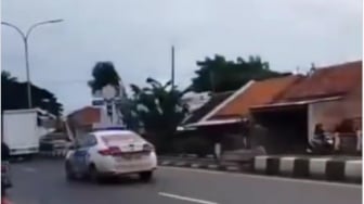 Bak Video GTA, Aksi Kejar-kejaran Polisi dengan Pengendara Mobil di Tegal Viral, Warga: Tembak Pak!