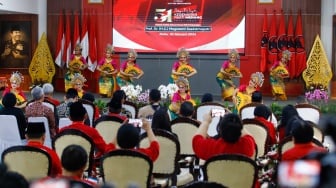 Suasana perayaan HUT ke-51 PDIP di Sekolah Partai Lenteng Agung, Jakarta, Rabu (10/1/2024). [Suara.com/Alfian Winanto]
