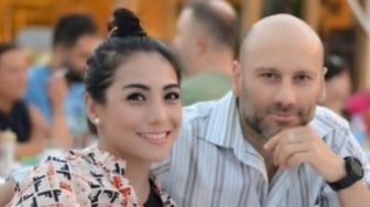 Cem Junet Peerk Mantan Suami Siti KDI Rupanya Seorang Aktor di Turki, Segini Penghasilannya