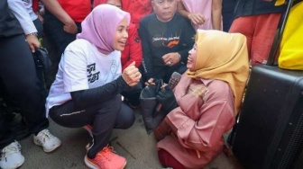 Safari Politik ke Lampung, Siti Atikoh Mendadak Ditangisi Tukang Ojek Wanita: Susah Kerja Bu!