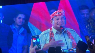 Bagikan Buku ke Relawan di Bengkulu, Prabowo: Program Kami Gak Omon-omon Saja!