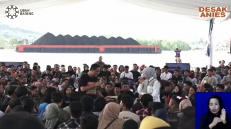 Tongkang Batu Bara Jadi Pemandangan Acara Desak Anies di Samarinda, Netizen: Mantap Viewnya