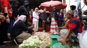 Duh! Blusukan di Pasar 26 Ilir, Siti Atikoh dapat Keluhan Harga Bahan Pokok Tak Stabil