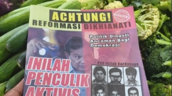 Pamflet 'Acthung Reformasi Dihianati' dengan Gambar Prabowo Subianto Beredar di Malang