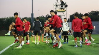 Ekspresi Kontras Timnas Indonesia vs Irak: Garuda Tegang, Lawan Cengar-cengir