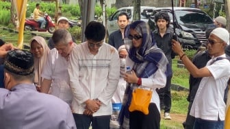 Luna Maya Ungkap Kenangan Terakhir Bersama Ibu Maxime Bouttier: Tante Siti Luar Biasa Baik, Nggak Pernah Ngeluh