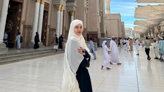 Pro-Kontra Aaliyah Massaid Diduga Pakai Gelang Spiritual Umat Hindu Bali Saat Umrah