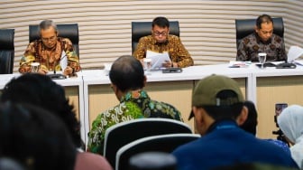 Ketua KPK Nawawi Pomolango memberikan pemaparan saat konferensi pers laporan hasil kinerja KPK selama tahun 2023 dan Arah Kebijakan 2024 di Gedung Merah Putih KPK, Jakarta, Selasa (16/1/2024). [Suara.com/Alfian Winanto]