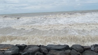 Waspada, Gelombang Tinggi 4 Meter Ancam Jalur Penyeberangan Bali