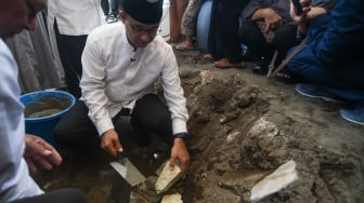 Bersama JK, Anies Letakkan Batu Pertama Pembangunan Toserba Pesantren DDI Mangkoso