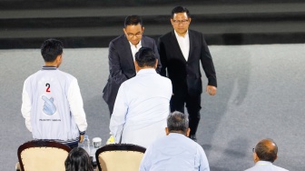 Nah Gitu Dong! Debat Boleh Panas, Prabowo Dan Anies Akhirnya Salaman Di Panggung Antikorupsi