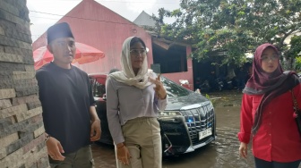 Ekspresi Wajah Kaesang dan Erina Gudono Usai Terobos Genangan Banjir di Depok: Bukti Butuh Perbaikan