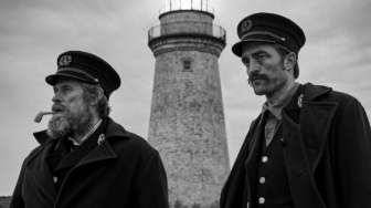 Review Film The Lighthouse, Horor Eksperimental Bukan untuk Semua Orang