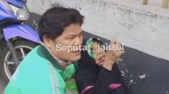 Gegara Bendera Parpol Berjejer di Pembatas Jalan, Pasutri Kecelakaan di Flyover Mampang